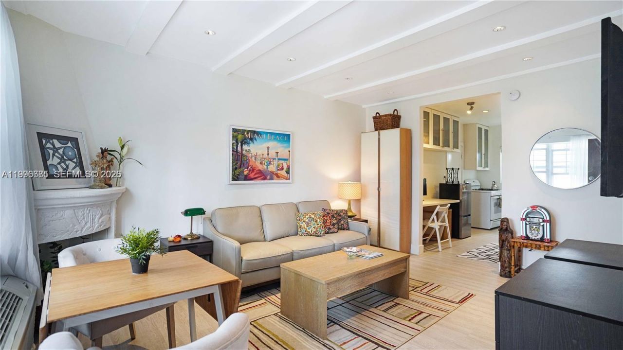 439 15th St, Unit 14, Miami Beach, FL 33139 Photo