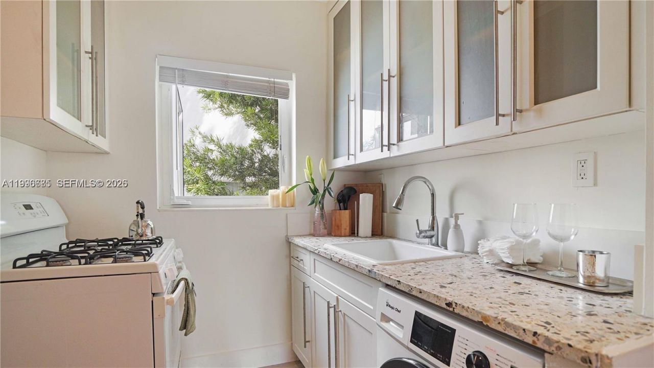 439 15th St, Unit 14, Miami Beach, FL 33139 Photo