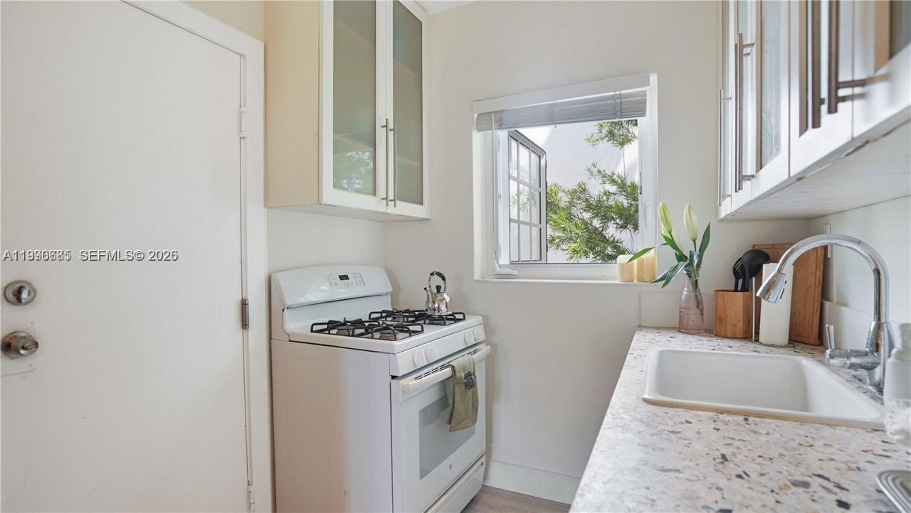 439 15th St, Unit 14, Miami Beach, FL 33139 Photo