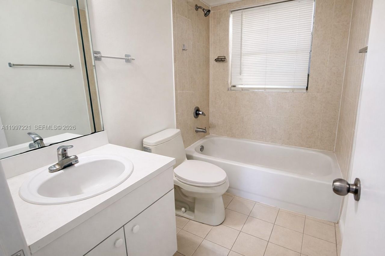 1755 W 60th St, Unit D212, Hialeah, FL 33012 Photo