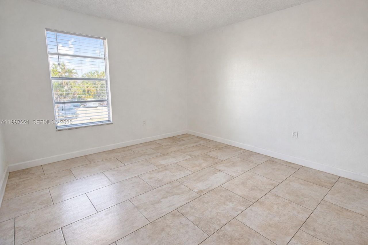 1755 W 60th St, Unit D212, Hialeah, FL 33012 Photo