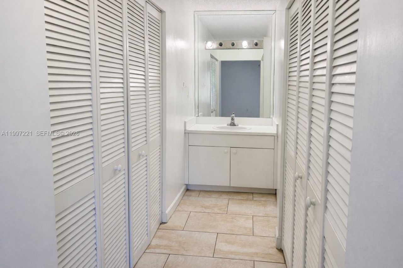 1755 W 60th St, Unit D212, Hialeah, FL 33012 Photo