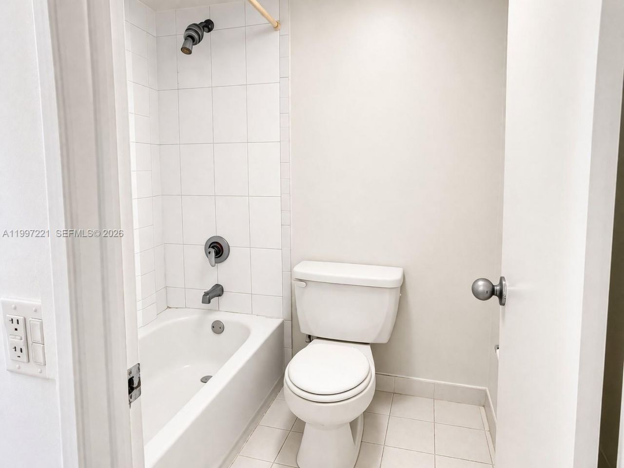 1755 W 60th St, Unit D212, Hialeah, FL 33012 Photo