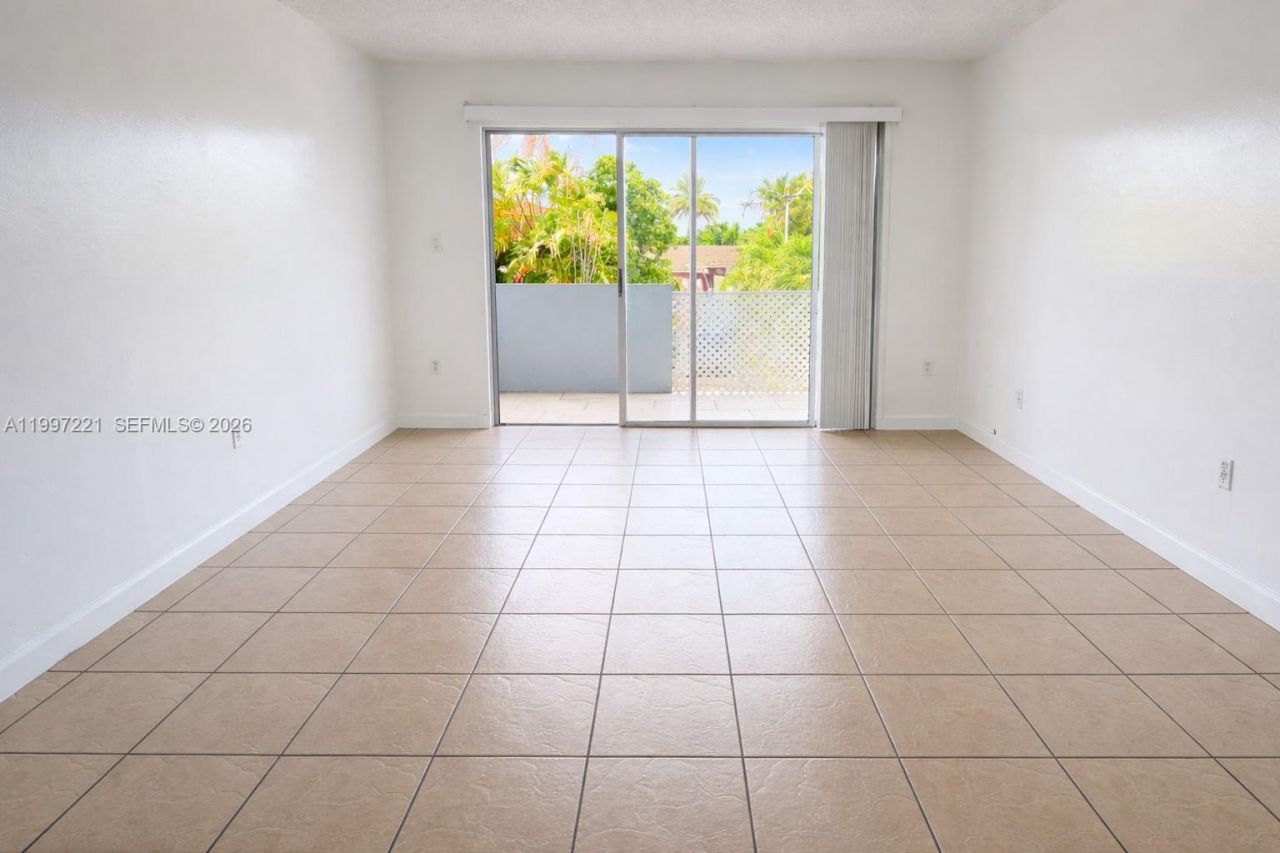1755 W 60th St, Unit D212, Hialeah, FL 33012 Photo