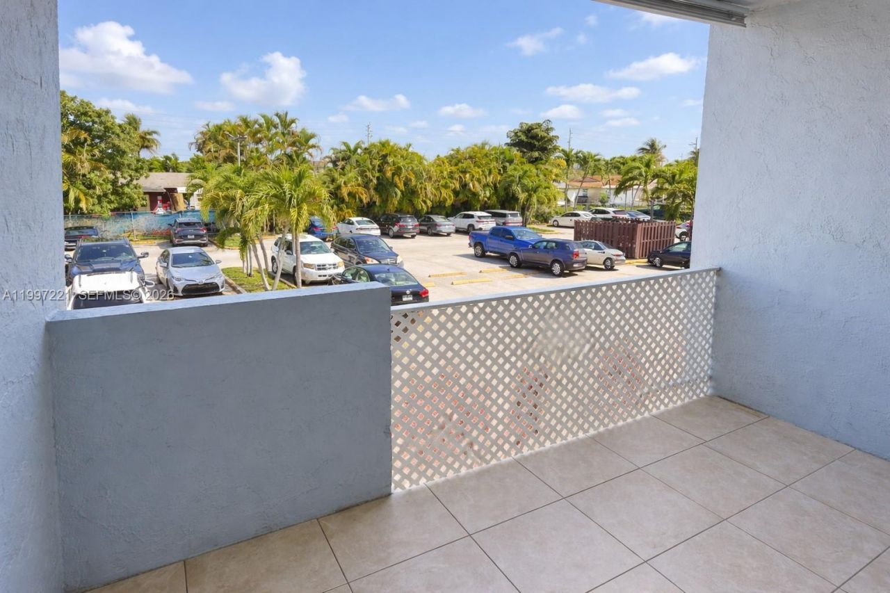 1755 W 60th St, Unit D212, Hialeah, FL 33012 Photo