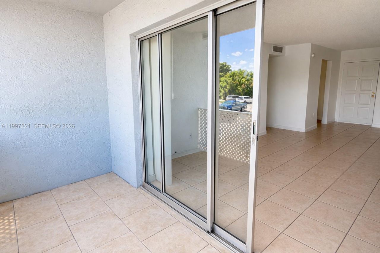 1755 W 60th St, Unit D212, Hialeah, FL 33012 Photo