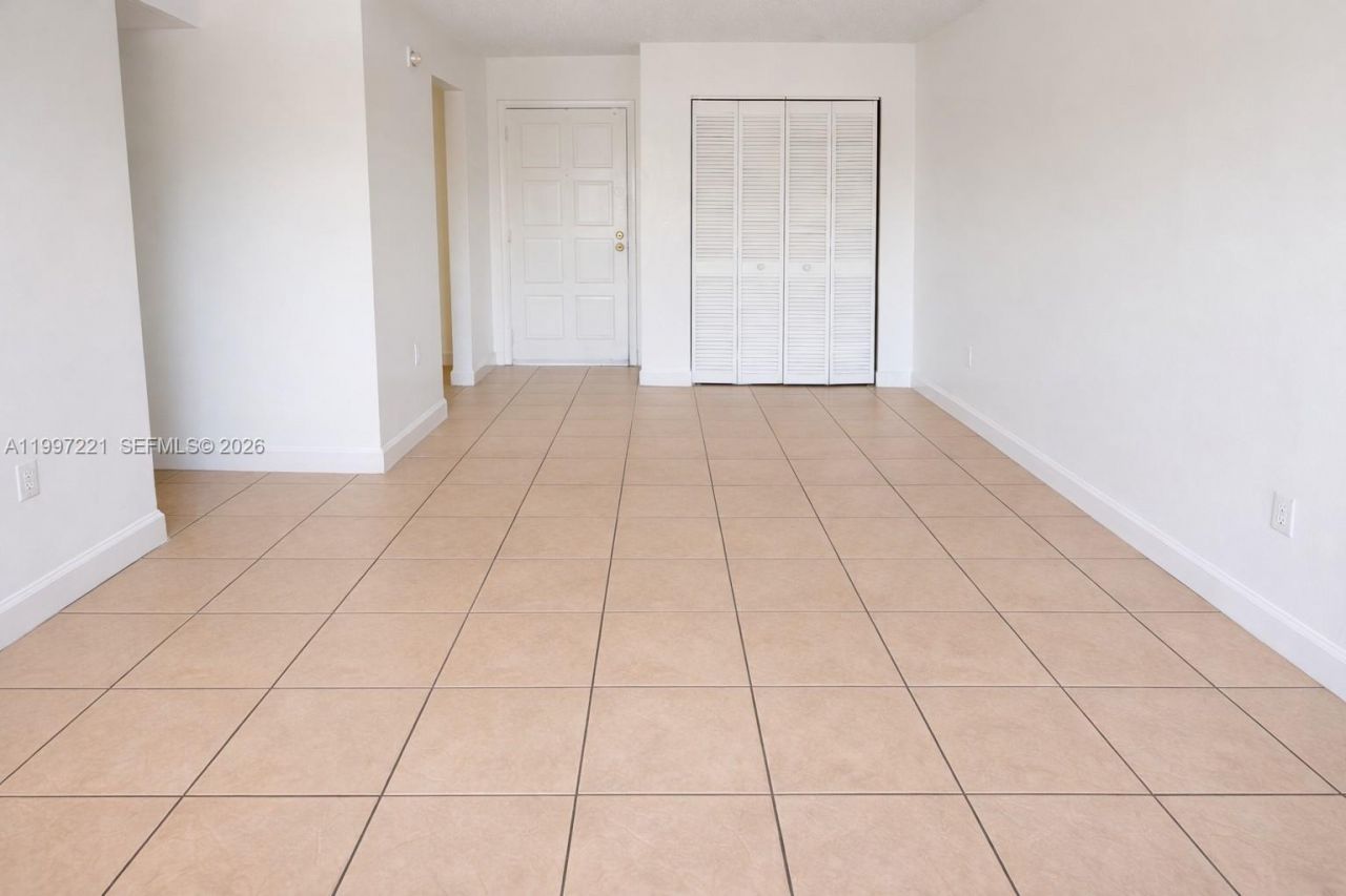 1755 W 60th St, Unit D212, Hialeah, FL 33012 Photo