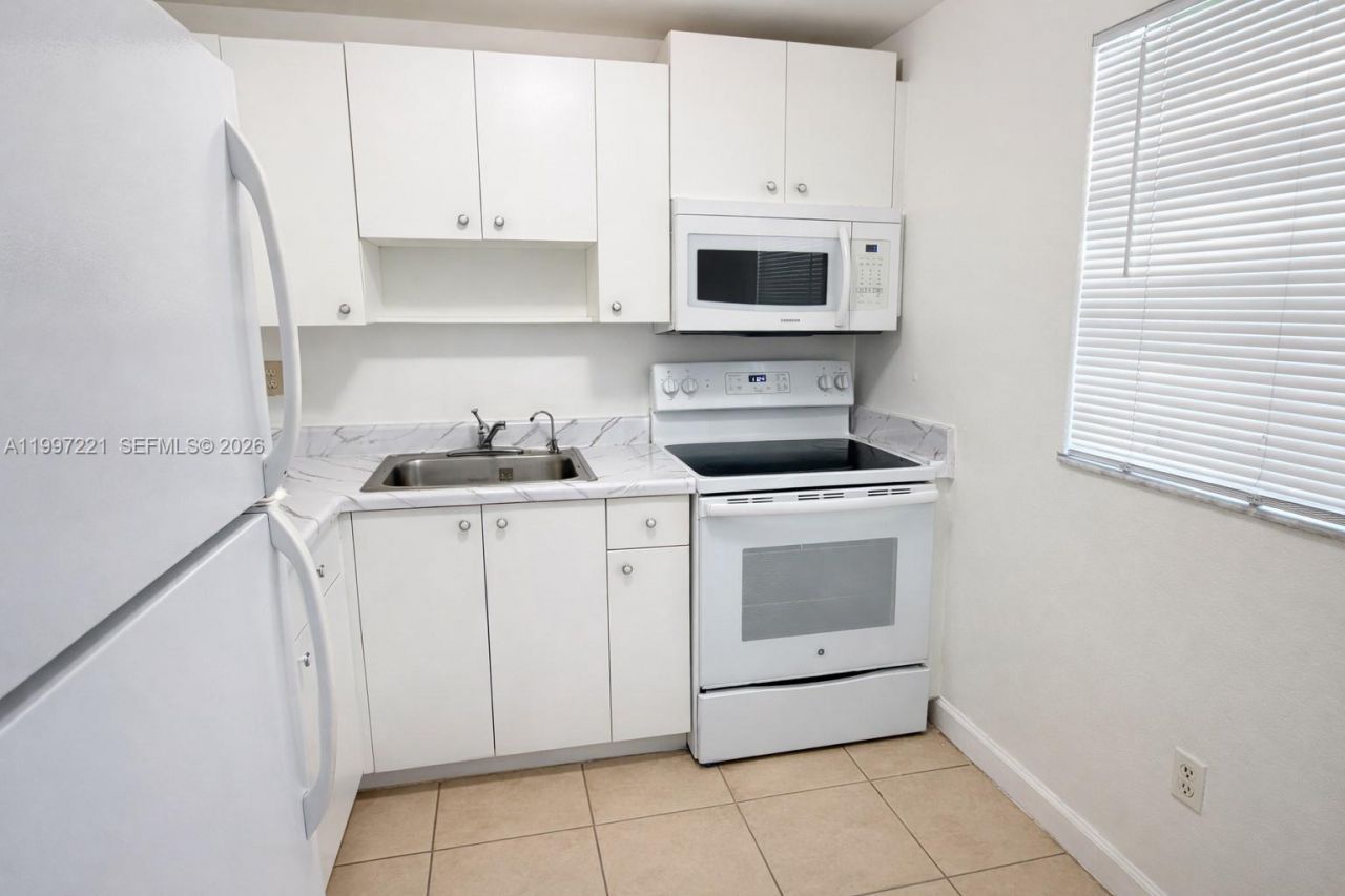 1755 W 60th St, Unit D212, Hialeah, FL 33012 Photo