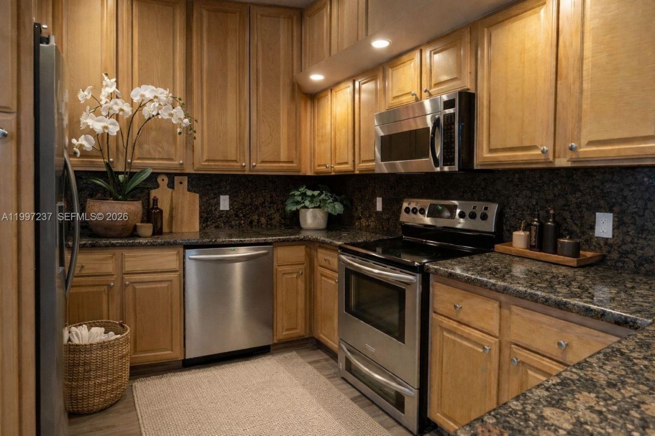 5600 Collins Ave, Unit 16N, Miami Beach, FL 33140 Photo