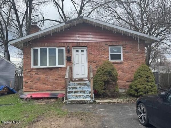 349 Gifford Road, Schenectady, NY 12304