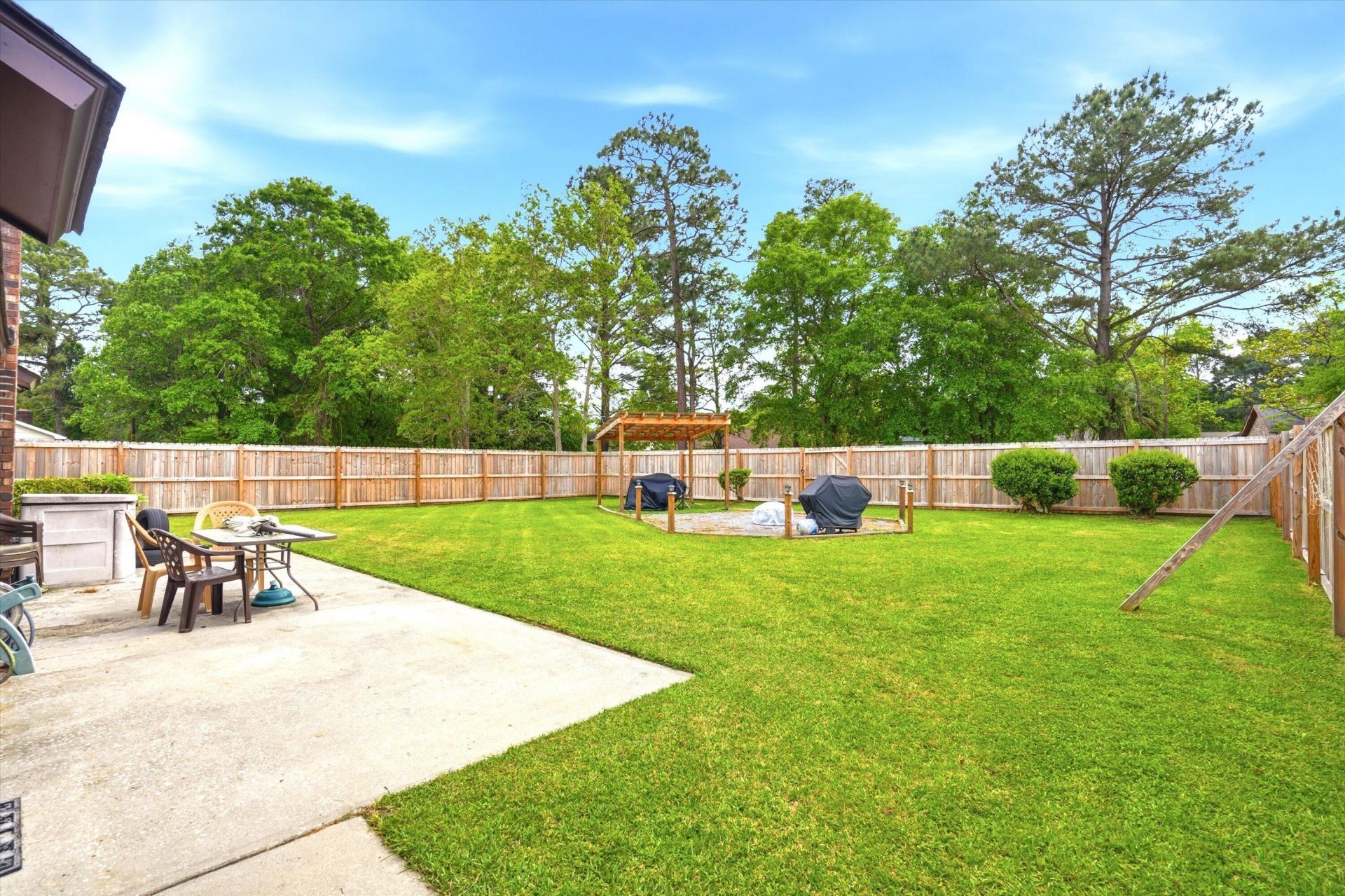 218 Village Green Circle Photo 23