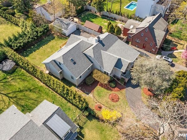 19 Central Avenue, DEMAREST, NJ 07627