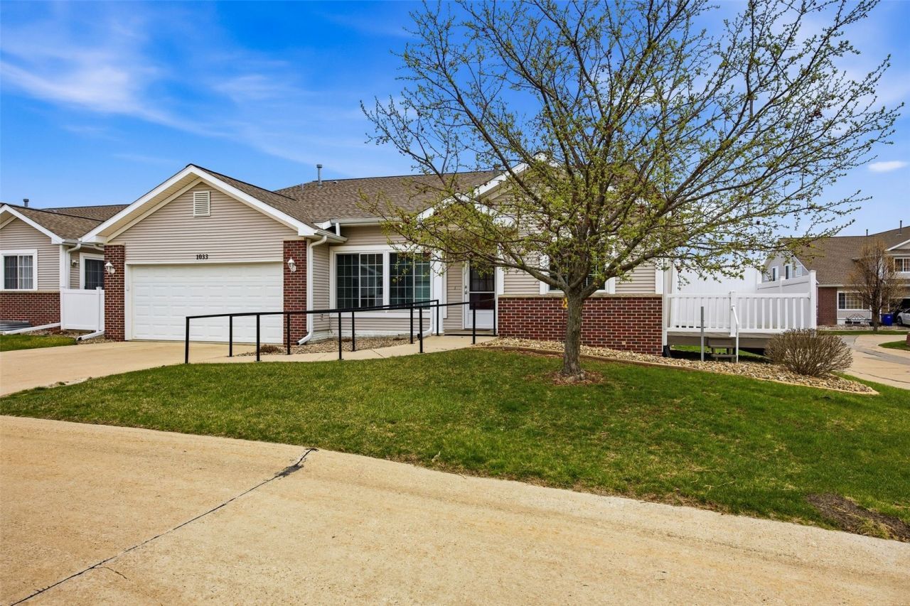 1033 74 Street Ne, Cedar Rapids, IA 52402 Main Photo