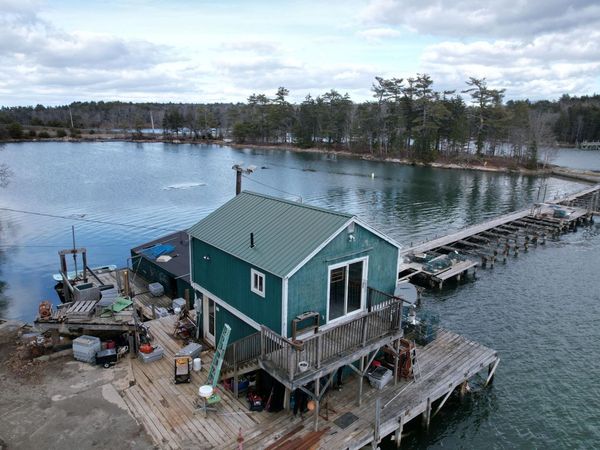 37 Knickerkane Road , Boothbay, ME 04537