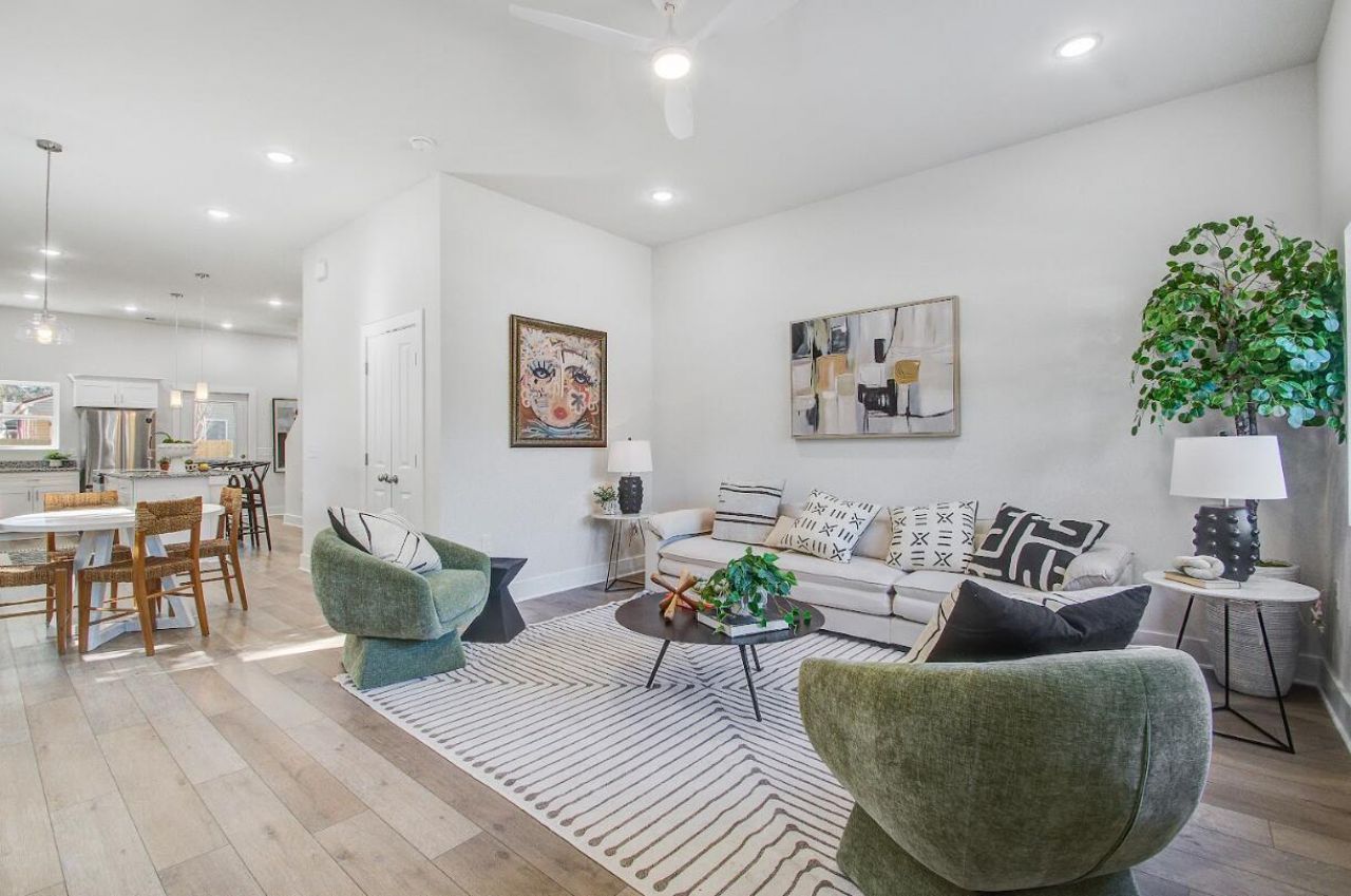 5739 N Murray Avenue Photo 4