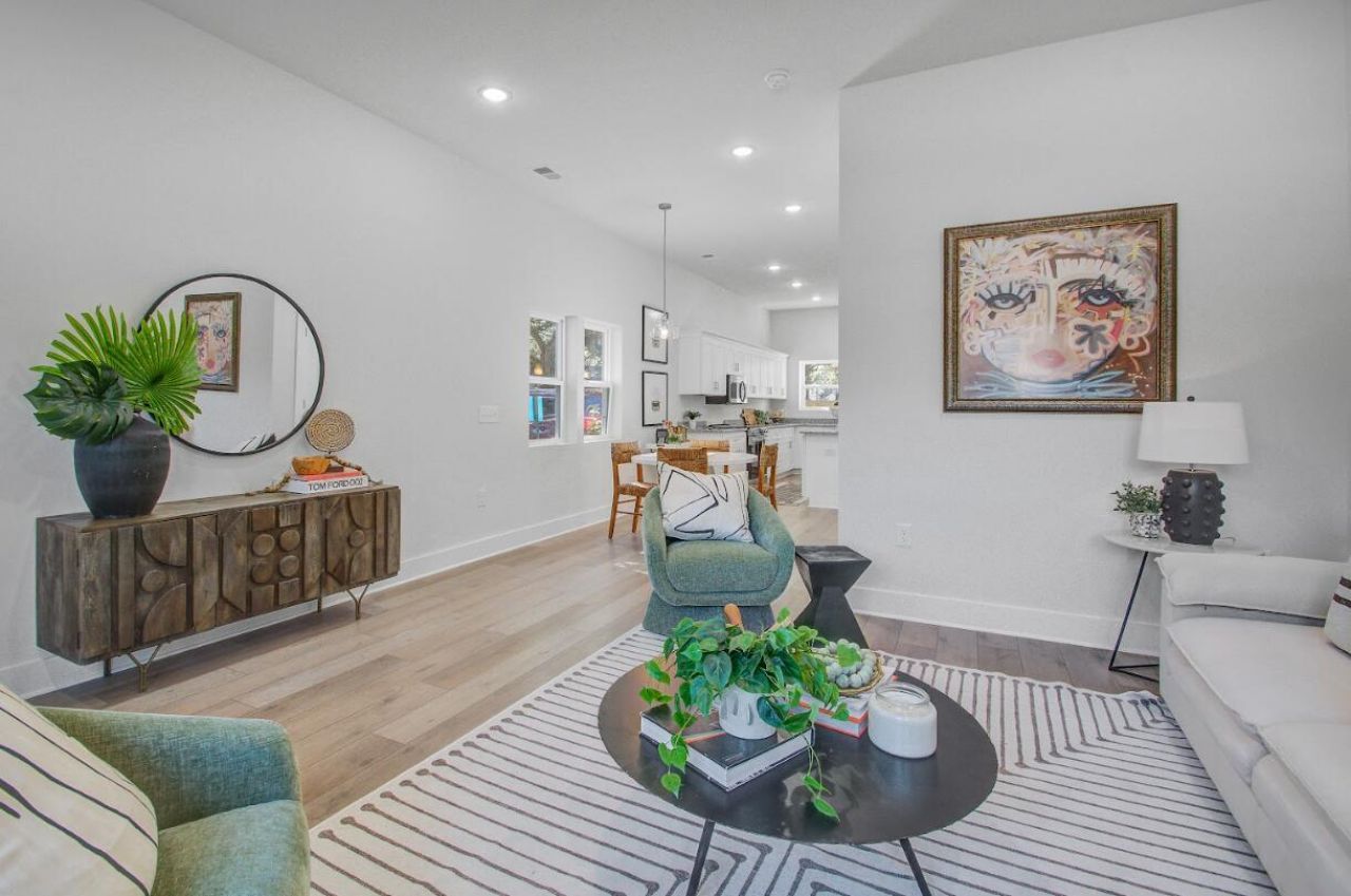 5739 N Murray Avenue Photo 6