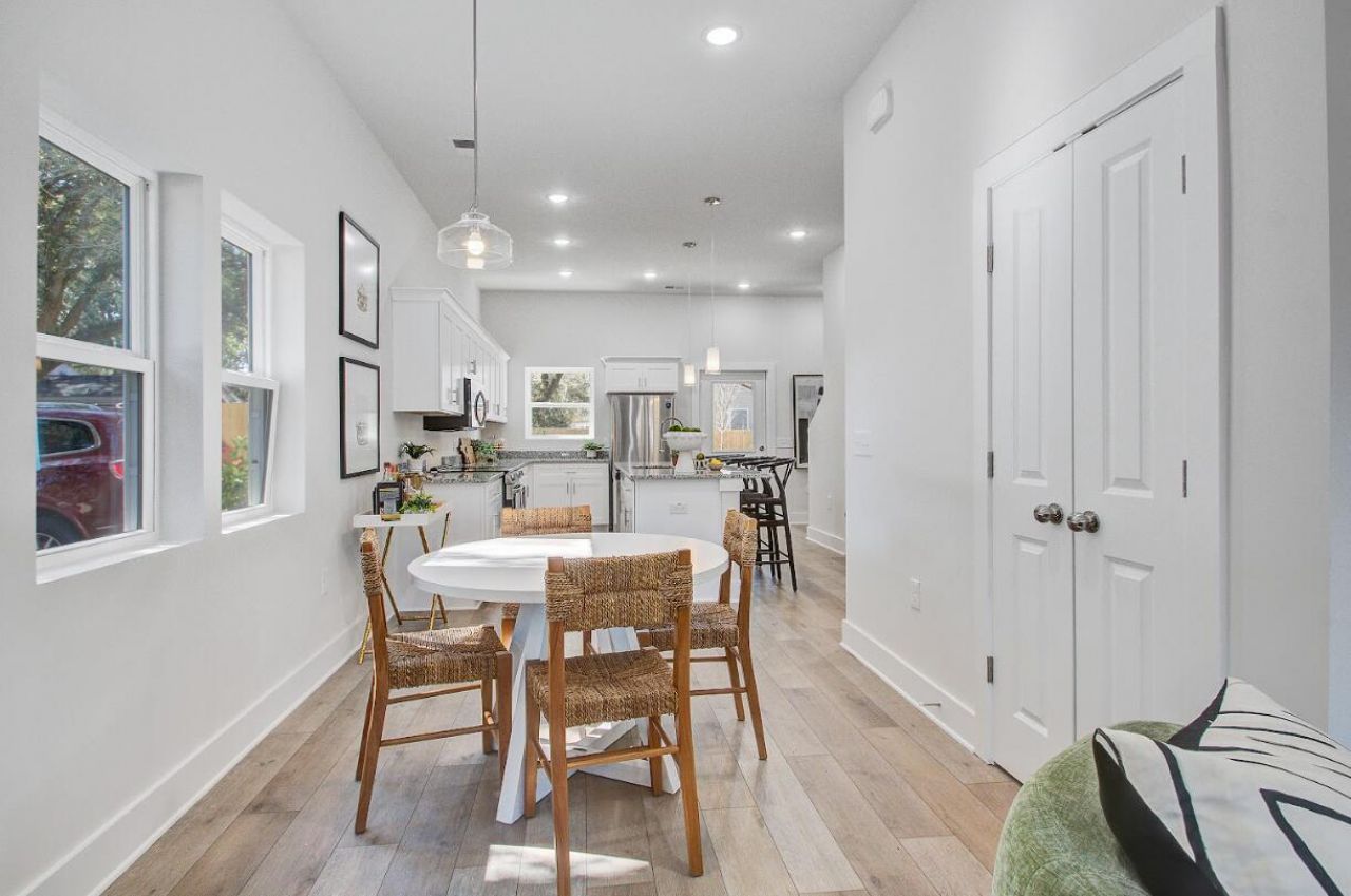 5739 N Murray Avenue Photo 7