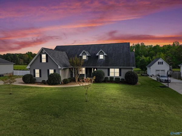 101 Berkshire Lane, Albertville, AL 35950