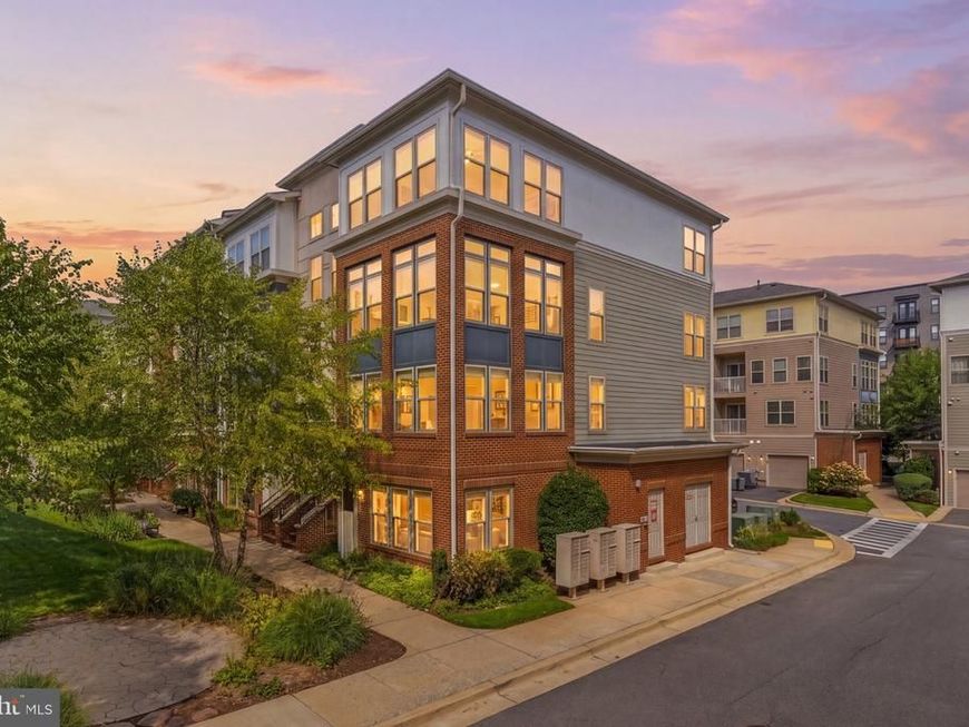 123 Copley Circle, Unit 35-A, Gaithersburg, MD 20878 Main Photo