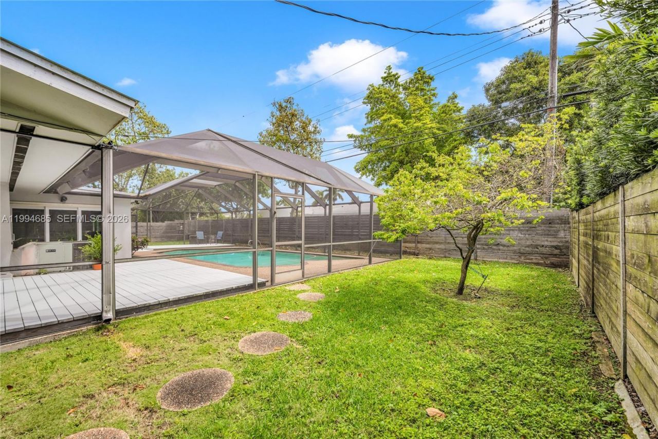 8541 SW 87th Ct, Miami, FL 33173 Photo