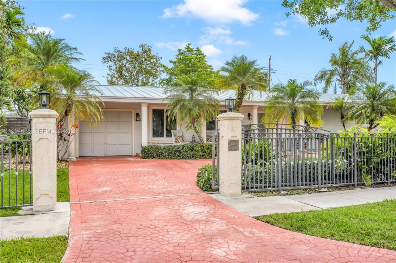 8541 SW 87th Ct, Miami, FL 33173 Photo