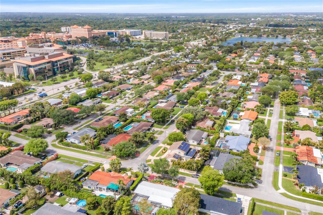 8541 SW 87th Ct, Miami, FL 33173 Photo