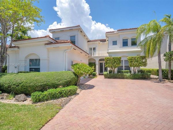 19420 NE 17th Ave, Miami, FL 33179