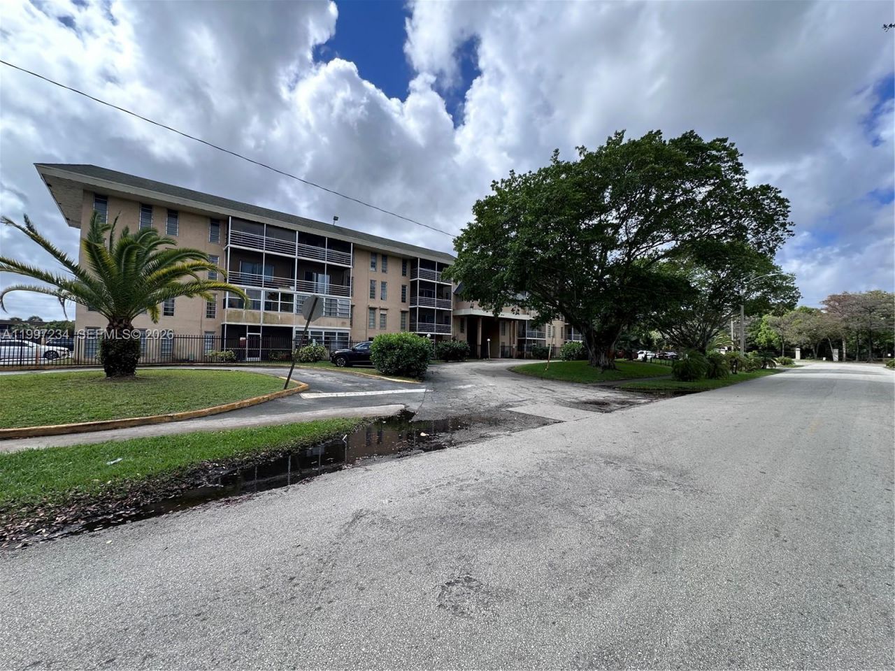 4848 NW 24th Ct, Unit 412, Lauderdale Lakes, FL 33313 Photo