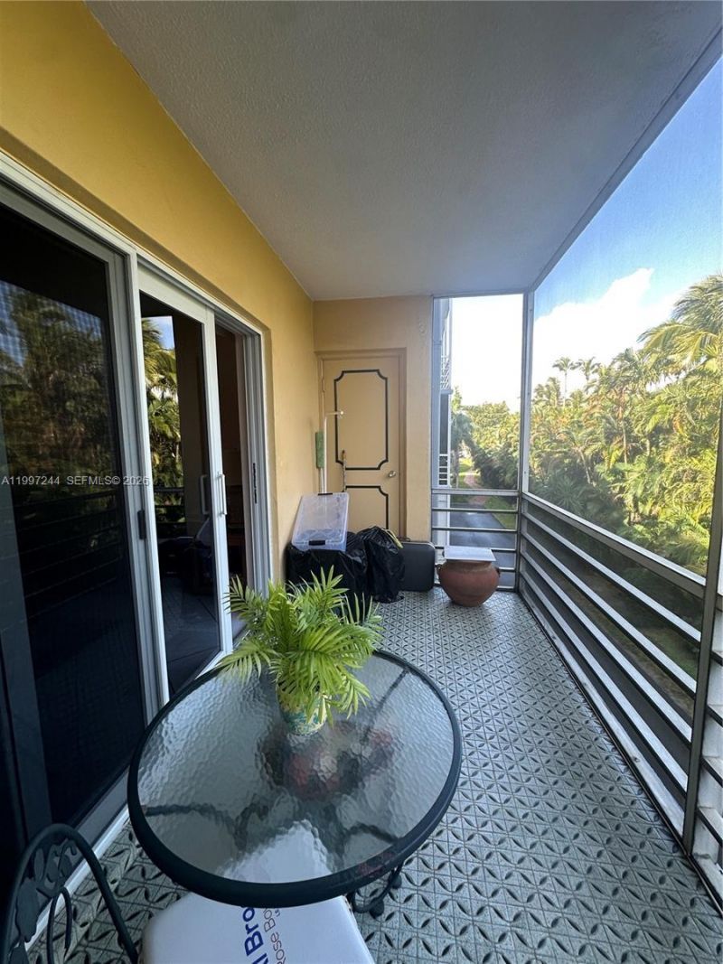 1445 Atlantic Shores Blvd , Unit 307, Hallandale Beach, FL 33009 Photo