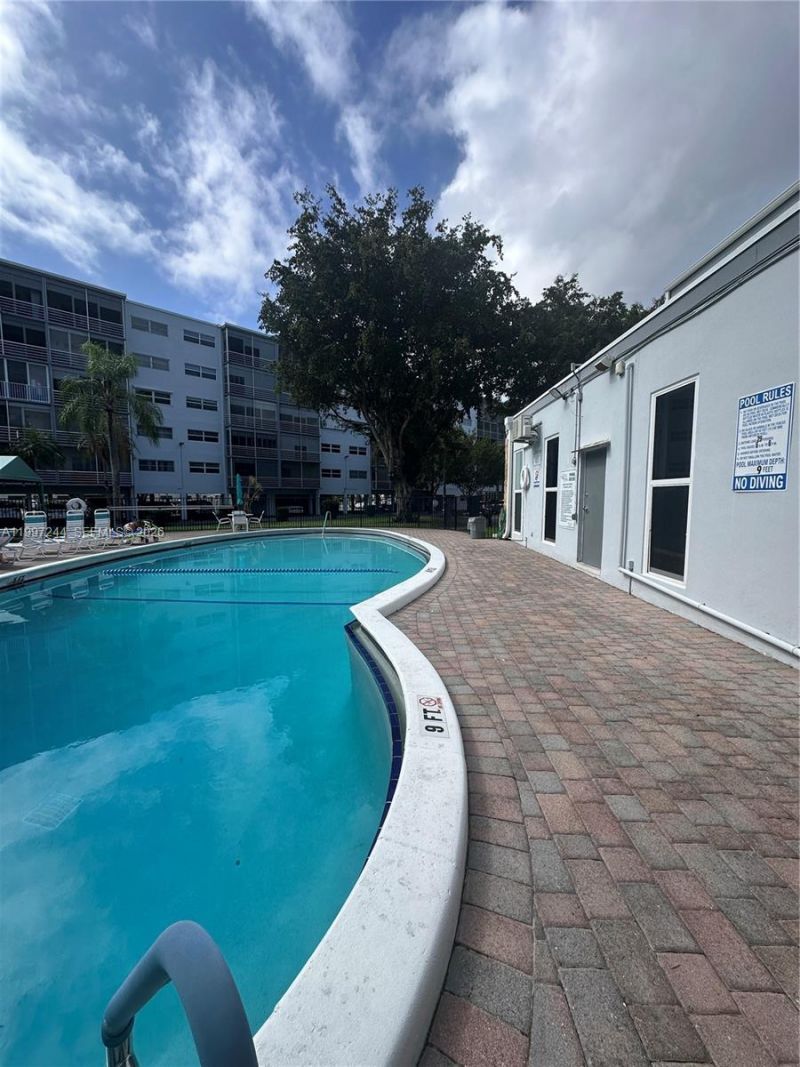 1445 Atlantic Shores Blvd , Unit 307, Hallandale Beach, FL 33009 Photo