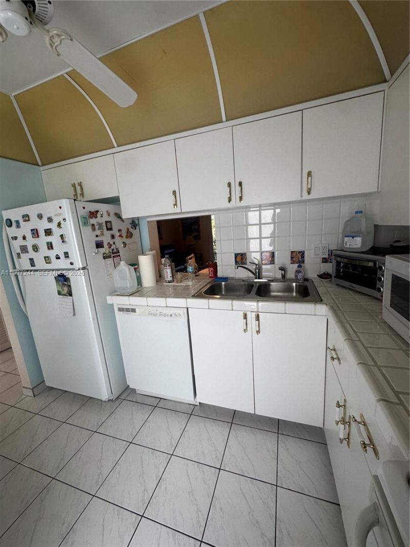 1445 Atlantic Shores Blvd , Unit 307, Hallandale Beach, FL 33009 Photo