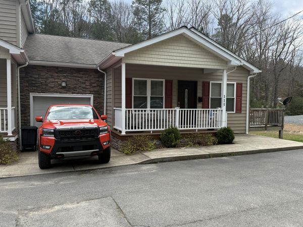 111 Elizabeth Ct, Crab Orchard, WV 25827