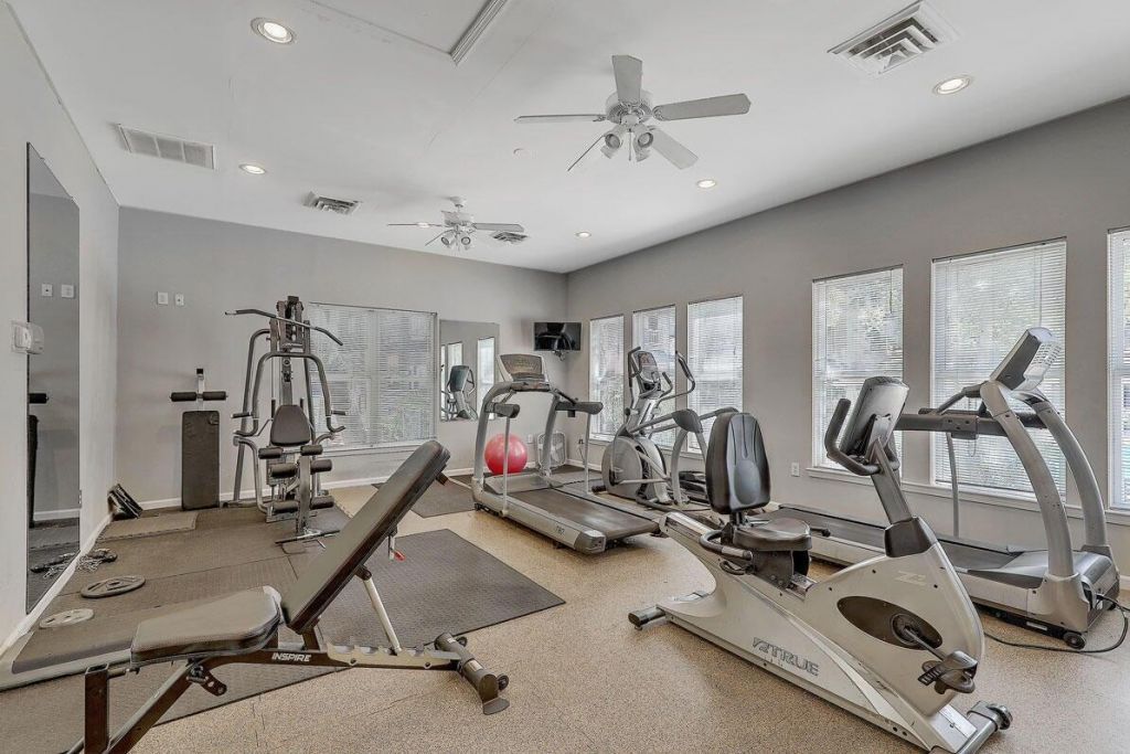 200 Bucksley Photo 15