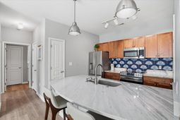 200 Bucksley photo 4