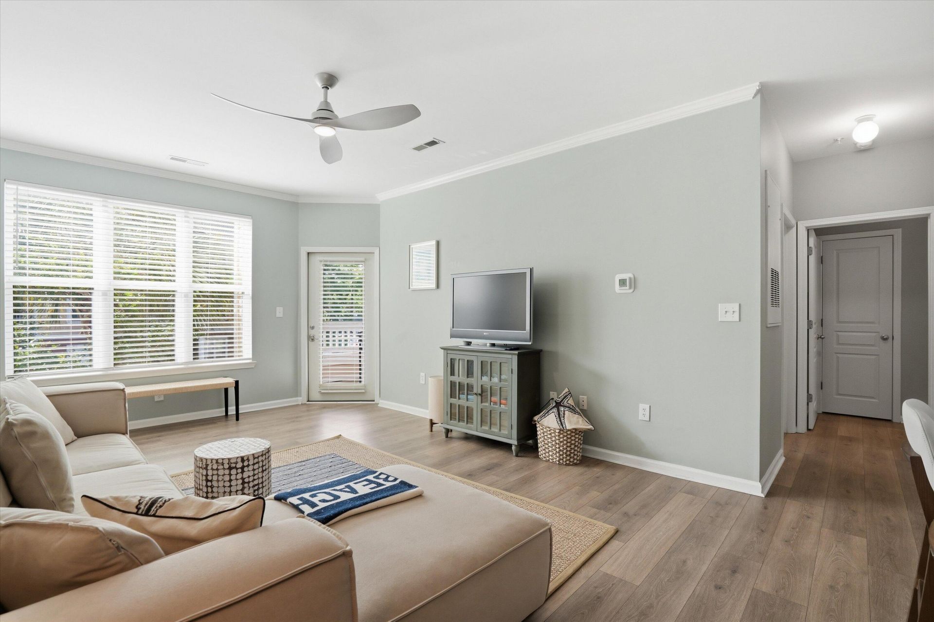 200 Bucksley Photo 4