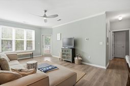 200 Bucksley photo 4