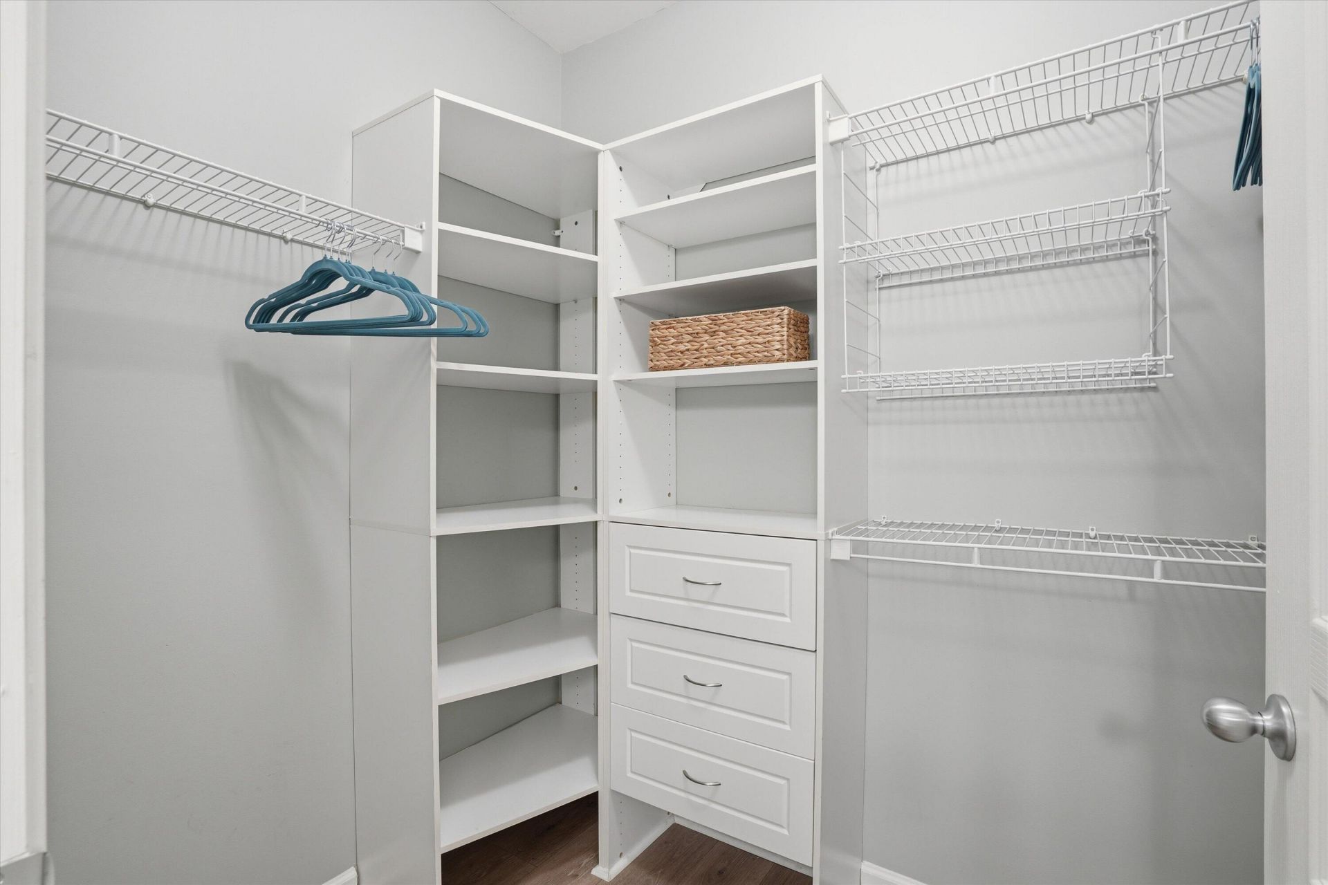 200 Bucksley Photo 9