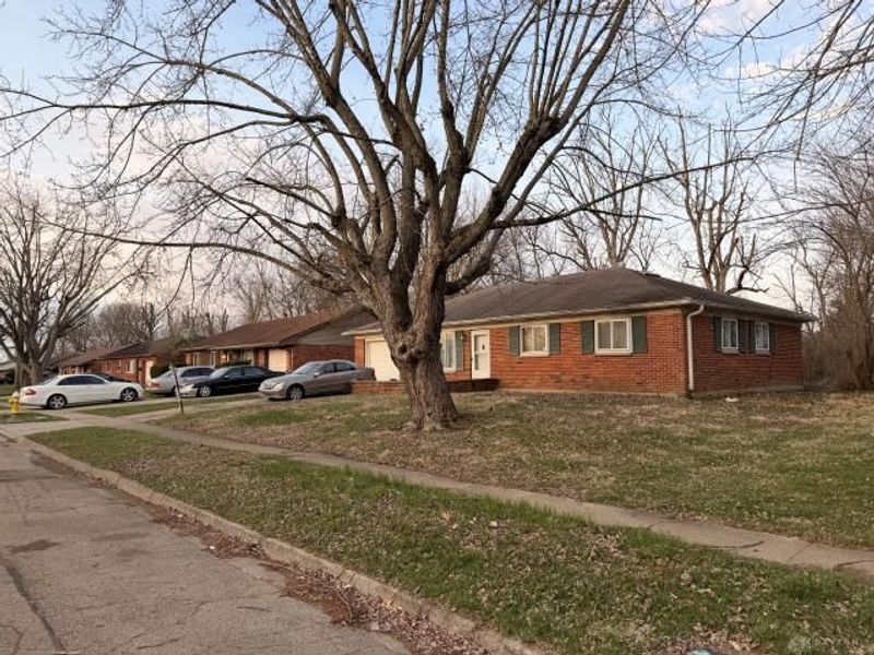 325 Stubbs Drive, Dayton, OH 45426 Photo 3