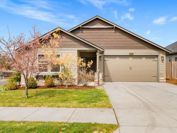 4485 SW Salmon Avenue, Redmond, OR 97756