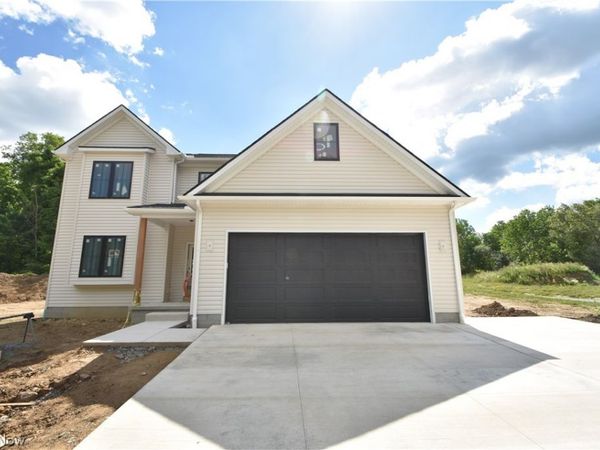 211 Ashwood Landing, Hubbard, OH 44425
