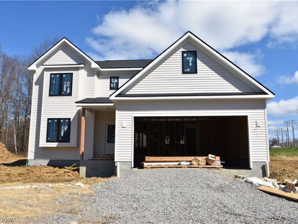 211 Ashwood Landing , Hubbard, OH 44425