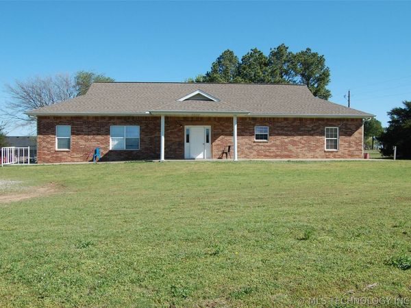 4 Hillcrest Way , Okemah, OK 74859