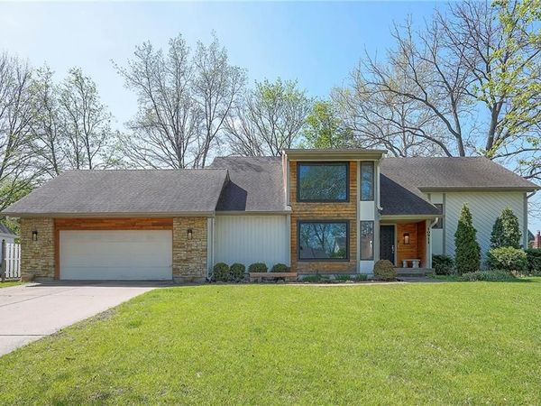 10911 W 120th Terrace, Overland Park, KS 66213