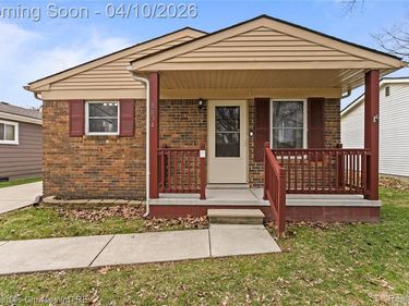 8834 Janis Street, Shelby Twp, MI 48317