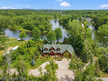 4529 Shoreview Lane , Hamburg Twp, MI 48189