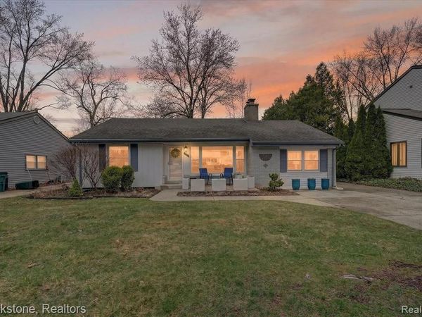 15636 Kirkshire Avenue, Beverly Hills Vlg, MI 48025