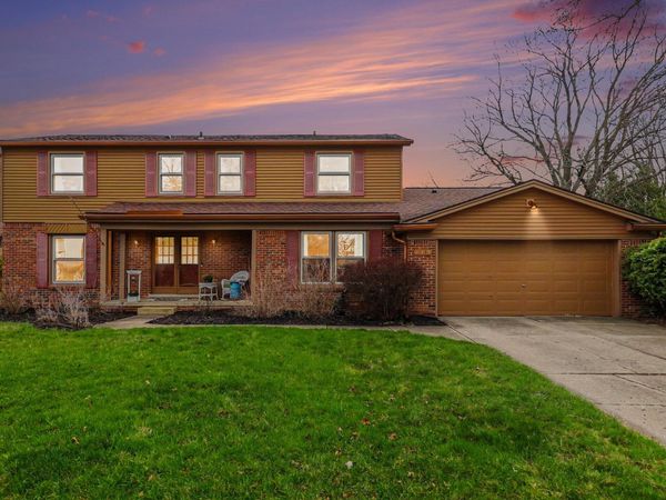 25234 Chapelweigh Drive, Farmington Hills, MI 48336