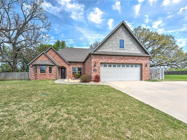 1806 Sandpiper Avenue, Lowell, AR 72745