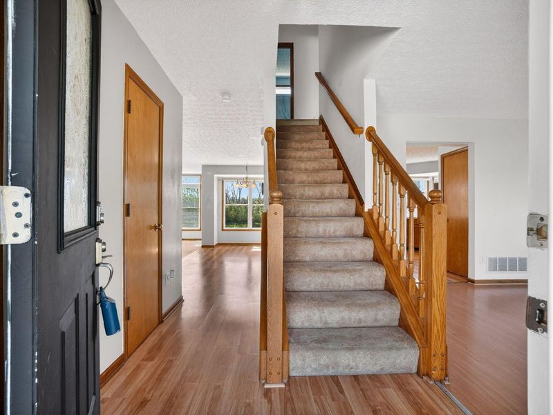 683 Scioto Meadows Boulevard, Grove City, OH 43123 Photo 6