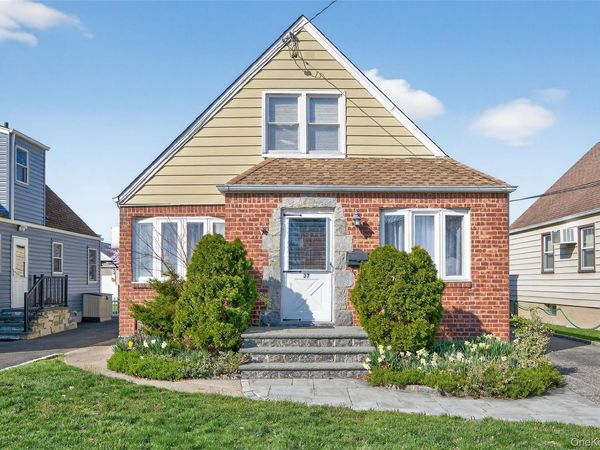 37 Manhattan Avenue, Westbury, NY 11590